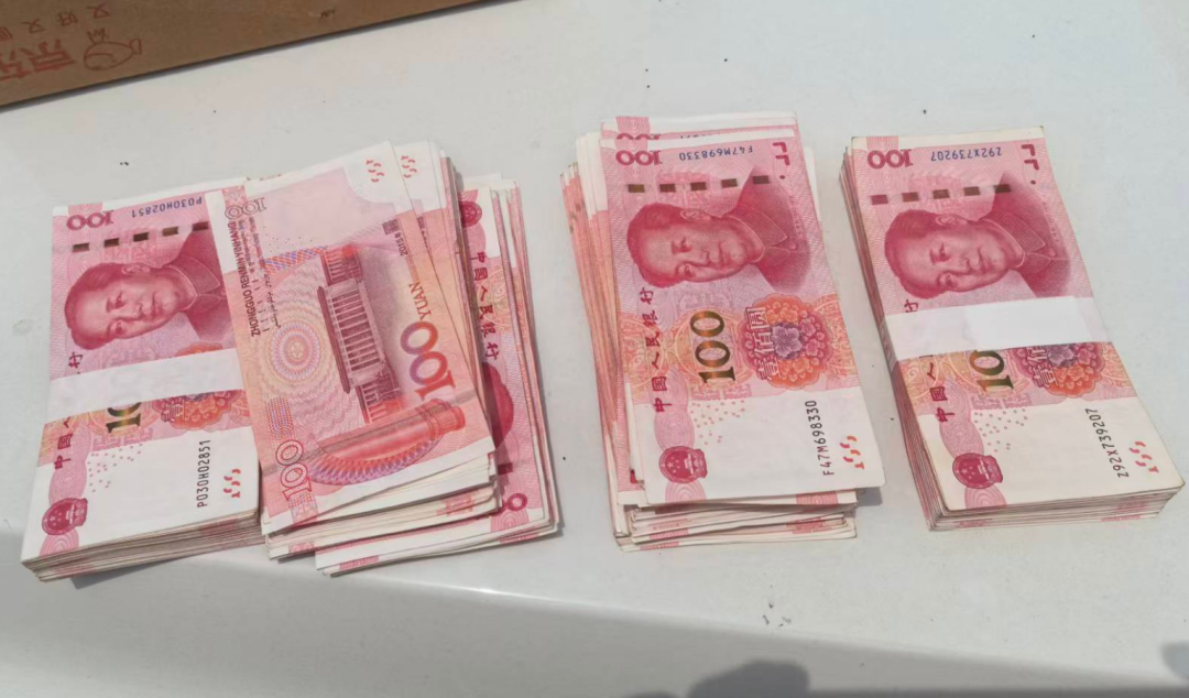 “网恋女神”一句话，他竟揣着4万现金赴约……