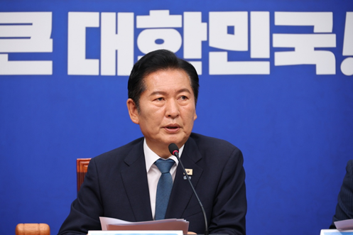 韩媒：韩国执政党党首郑清来宣布辞职