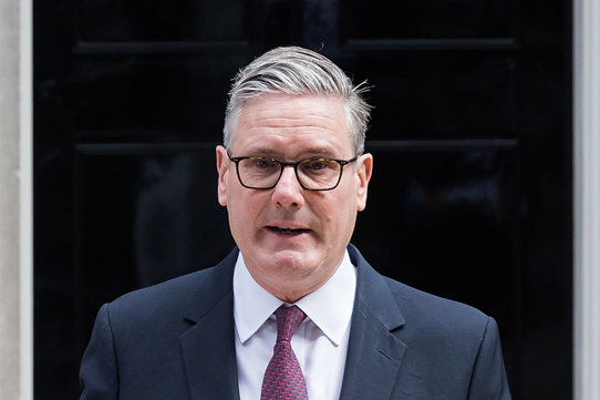 英媒爆料：斯塔默已授权官员与潜在继任者接触，并已与伯纳姆举行秘密会谈
