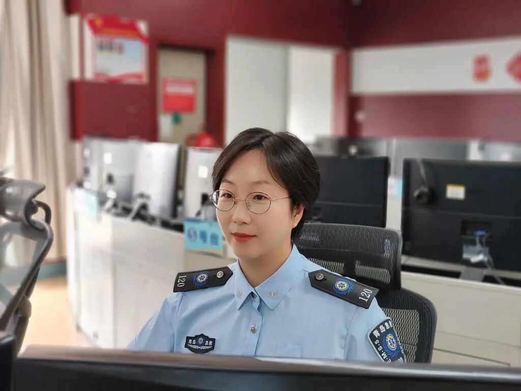 青岛餐厅惊险急产：孕妇临盆危急，120调度员“隔空”守护，一句‘别怕’稳住全场